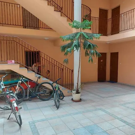 Lelle Apartman Szálloda *